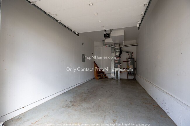 Building Photo - Open-Concept Living with Easy Portland Com...