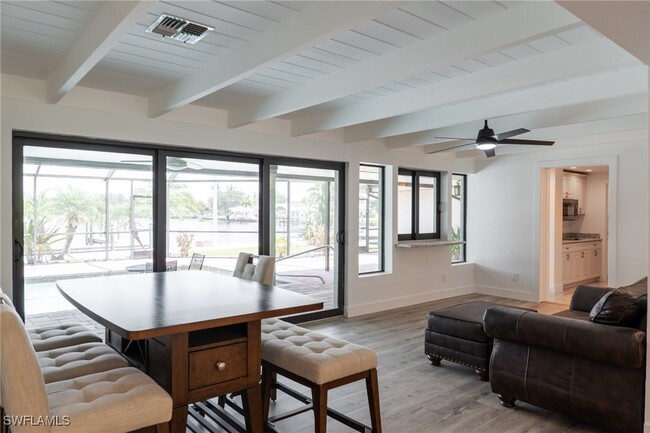 Building Photo - 14562 Riverside Dr