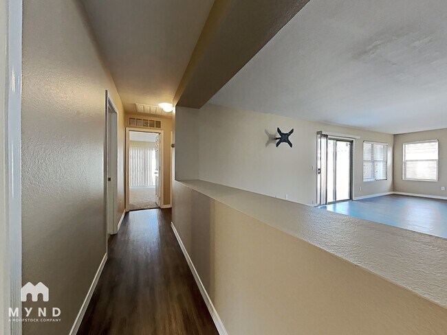 Building Photo - 8128 W Mission Ln