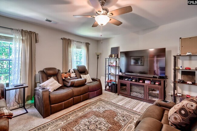 Building Photo - 21 Sixty Oaks Ln