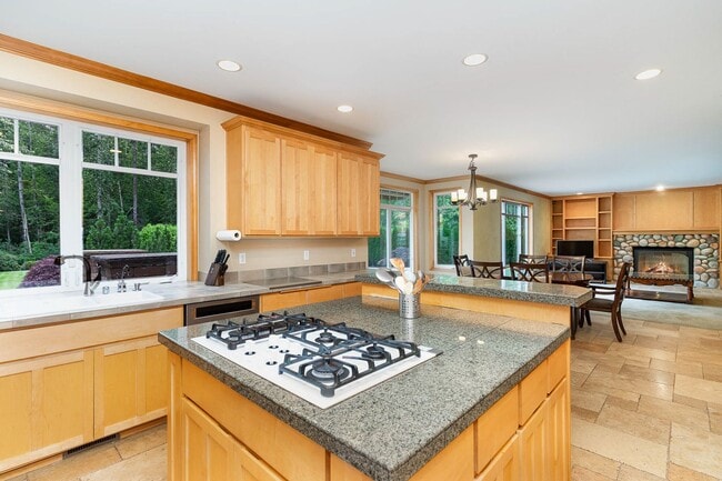 Building Photo - 4Bd/3Ba Woodinville House