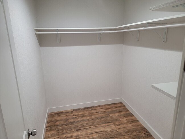 Building Photo - 7401 Valaria Dr