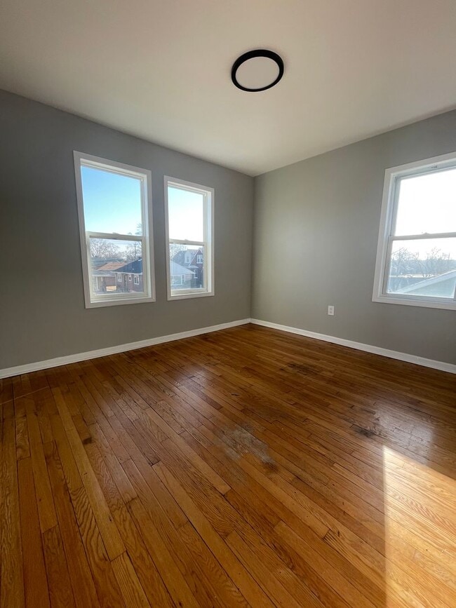 Building Photo - Nice and spacious 3 Bedroom 1 Bath House in Calumet City, IL MUST SEE