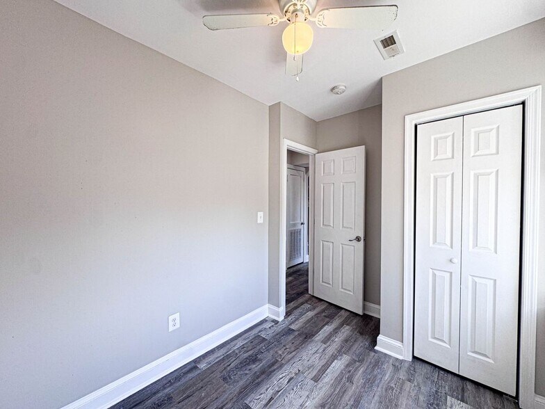 Building Photo - 4630 Hillside Rd SE