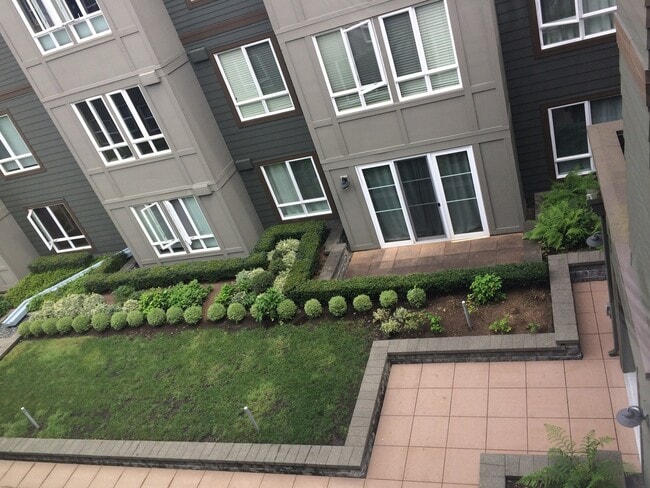 Building Photo - Bright Top-Floor Condo in the Heart of the...