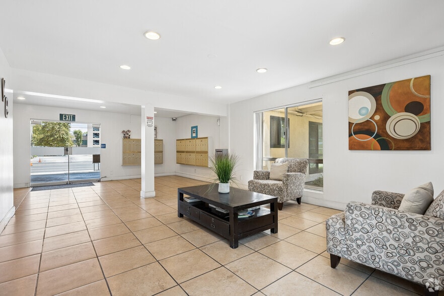 Lobby Photo - Velvet Green Apartments