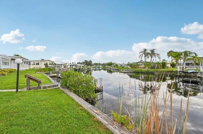 Building Photo - 106 Lazy River Rd