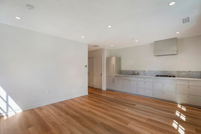Building Photo - 3132 Belden Dr