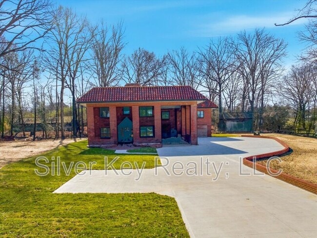 Building Photo - 2113 W Madison Ave