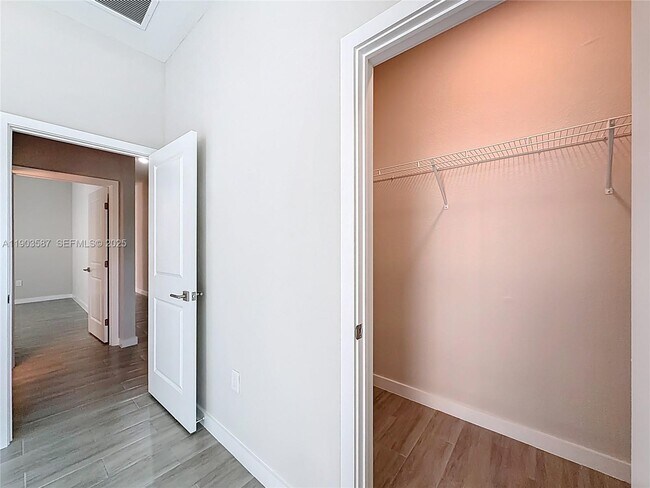 Building Photo - 406 NW 41st St