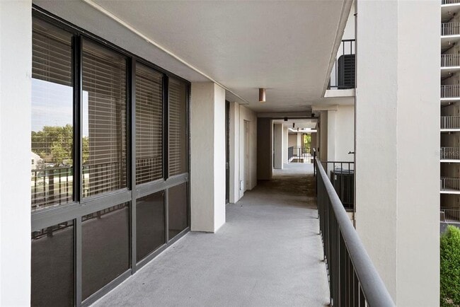 Building Photo - 3301 Bayshore Blvd