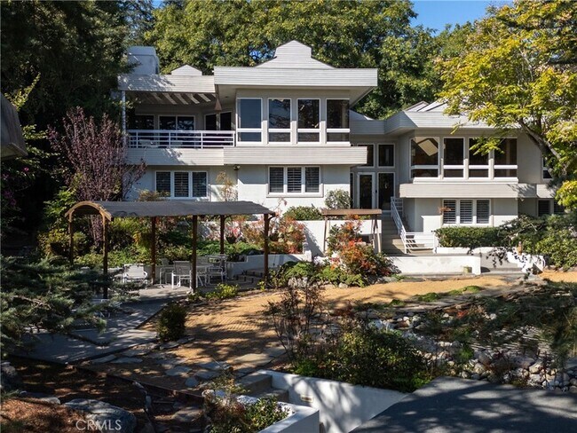 Building Photo - 31561 Peppertree-Bend