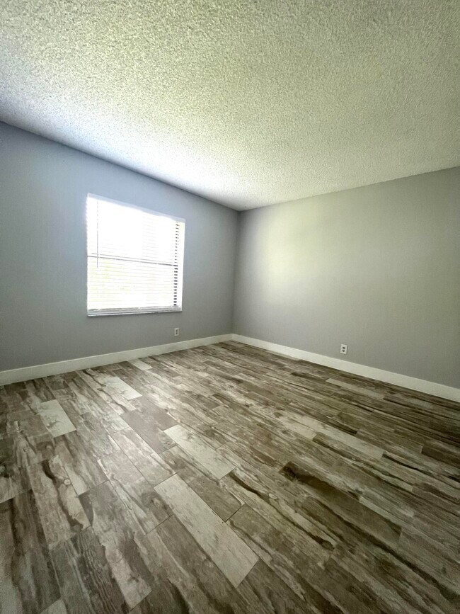 Building Photo - 2 Vía De Casas Sur