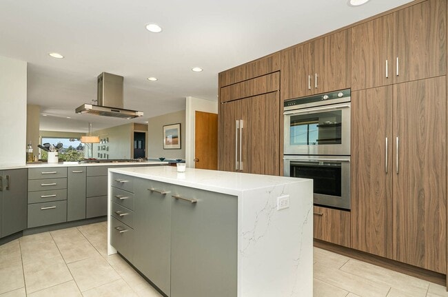 Building Photo - 3Bd/2.75Ba Seattle House