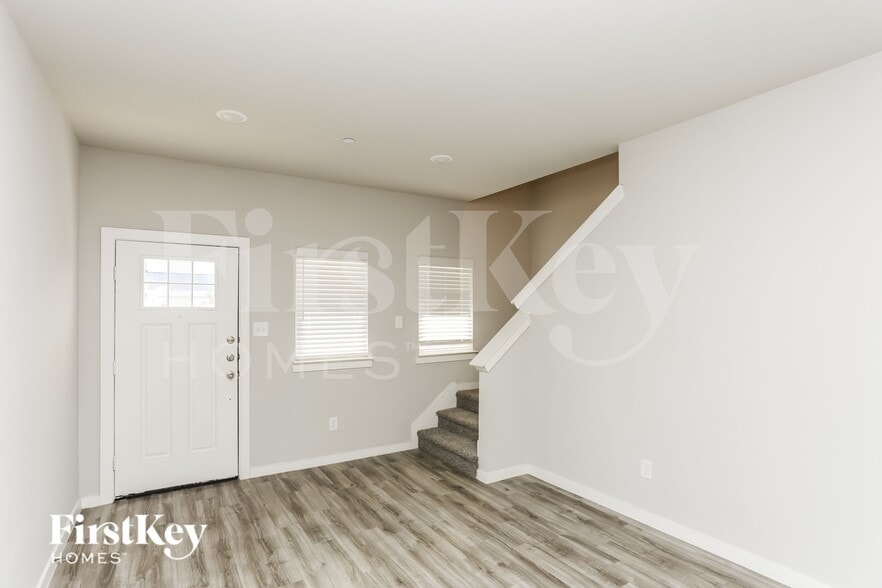 Building Photo - 616 Ava Trl