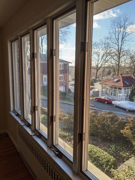 Building Photo - 639 Oakdene Ave