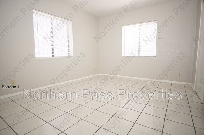 Building Photo - 2630 Mountain Ave