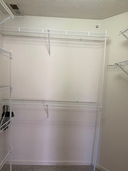 Building Photo - 14829 Lenox Dr