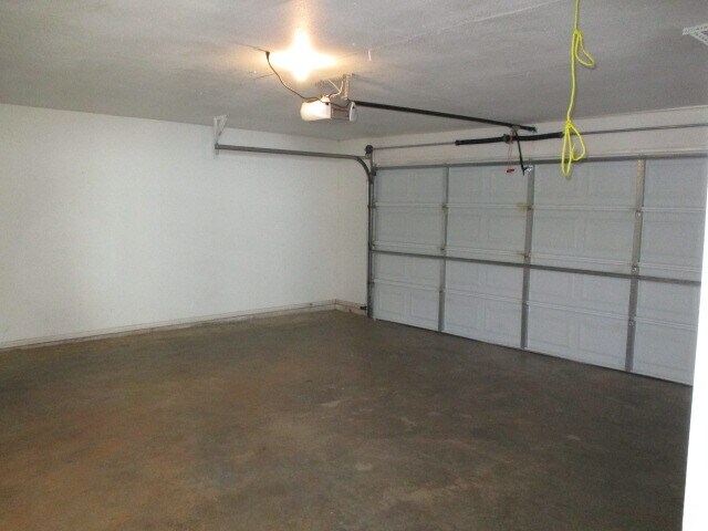 Building Photo - 1936 Lariat Cir