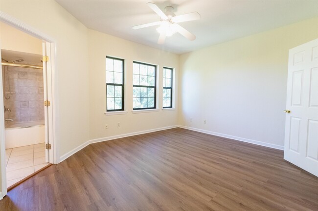 Building Photo - 2713 Vista Cove Rd