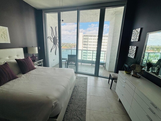 Building Photo - 3333 NE 32nd Ave