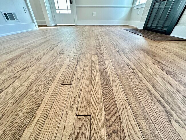 Building Photo - 992 Palmer