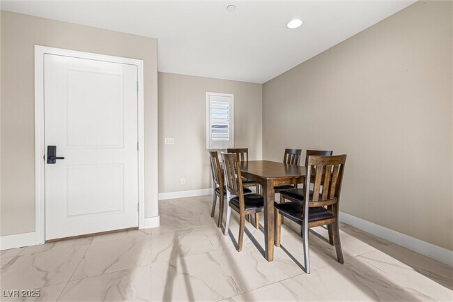 Building Photo - 4631 Amazing View St