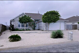 Building Photo - Nice home on The Island and just 1 mile from the beach, Large Master suite with dual closets
