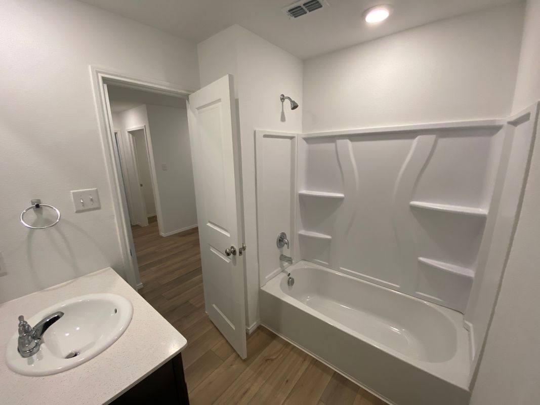 Building Photo - 5501 Lavender Dr