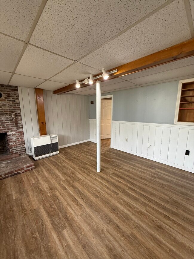 Building Photo - 4 Strafford Rd
