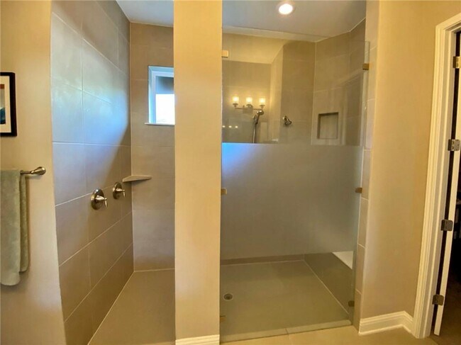Building Photo - 402 Parkwest Cove