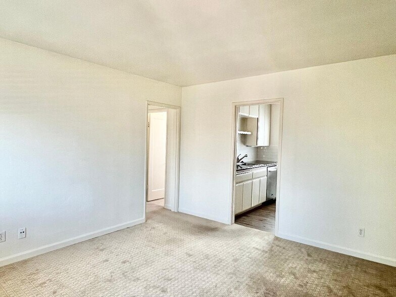 Building Photo - 4256 Noyes St