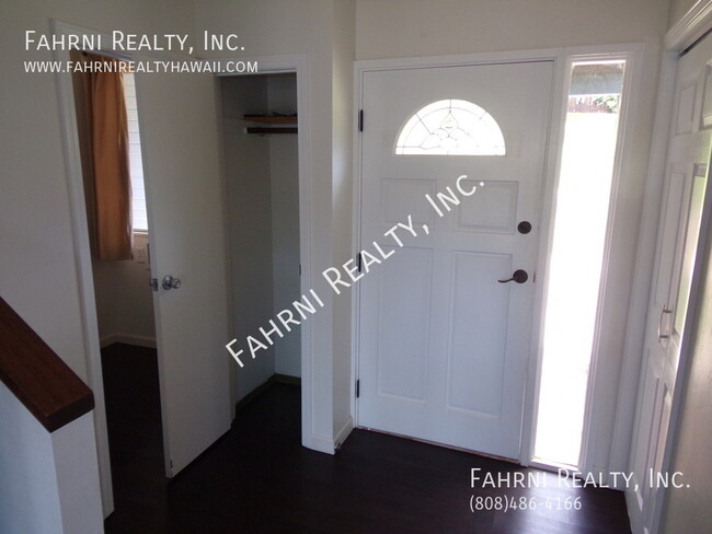 Building Photo - PALEHUA GARDENS - Upgraded 3 Bedroom Townhome