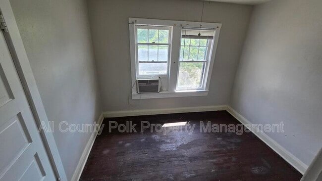 Building Photo - 918 E Lime St