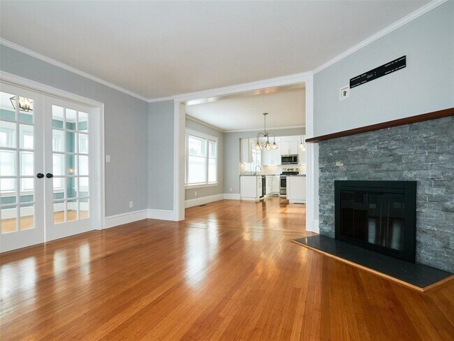 Primary Photo - 168 Forest St