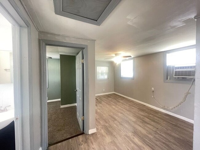 Building Photo - 907 S Washington Ave