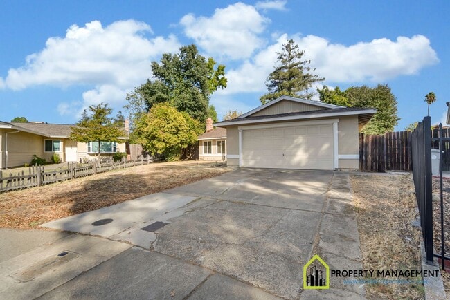 Building Photo - Remodeled 4-Bedroom w/  Large Backyard-AF