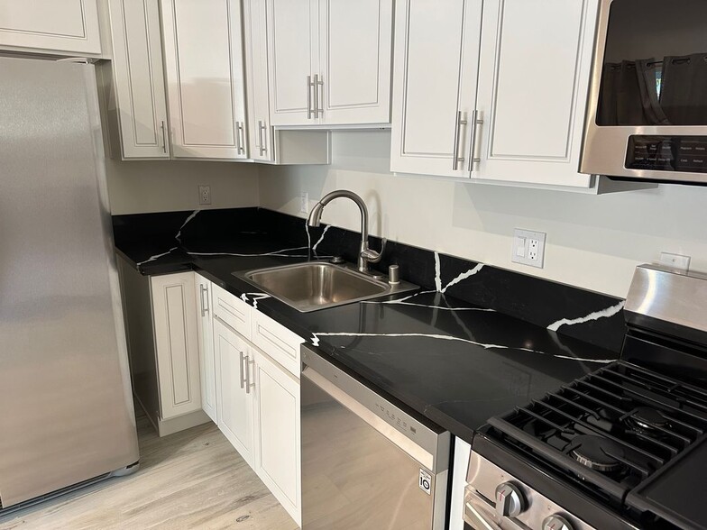 Building Photo - 23110 1/2 West Mulholland Drive