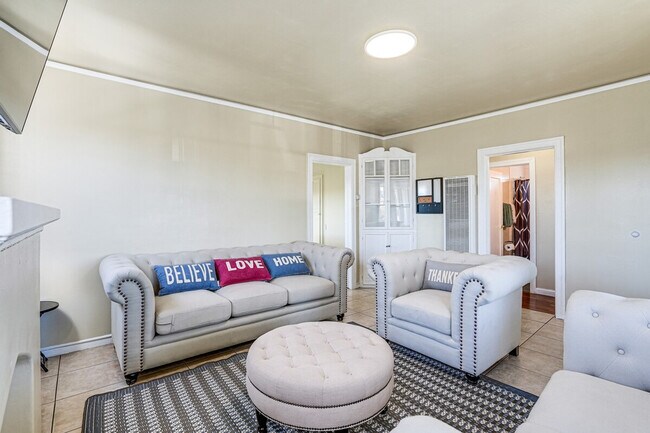 Building Photo - 1216 84th Ave