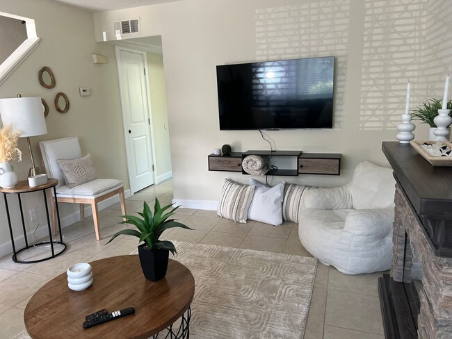 Primary Photo - Charming 3 Bedroom Townhome in Vacaville