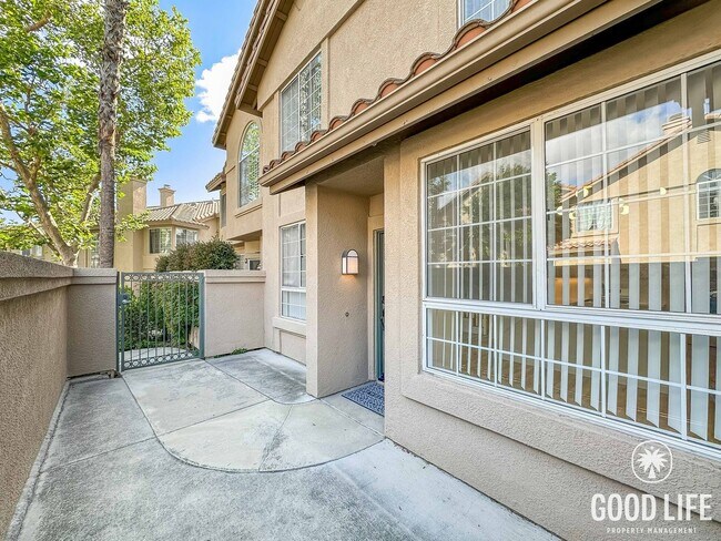 Building Photo - Fully Renovated 2BD/2.5BA in Aliso Viejo | Fireplace, Private Patio, Pool/Spa & Attached Garage