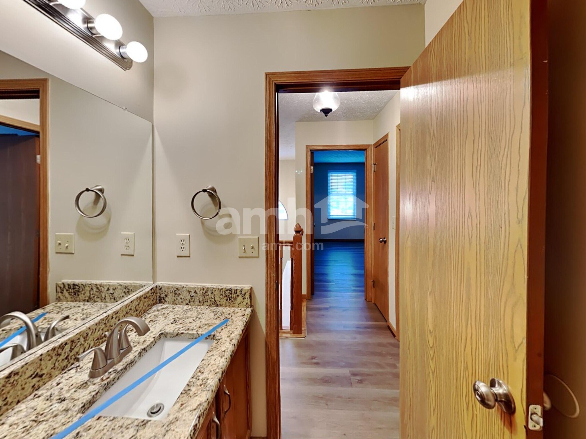 Building Photo - 254 Oxford Dr SW