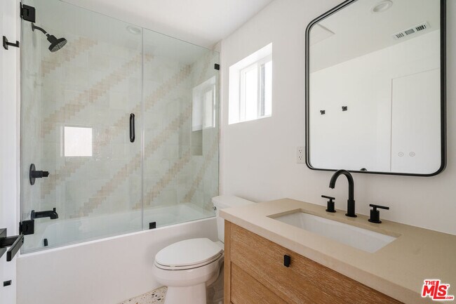 Building Photo - 1201 N McCadden Pl