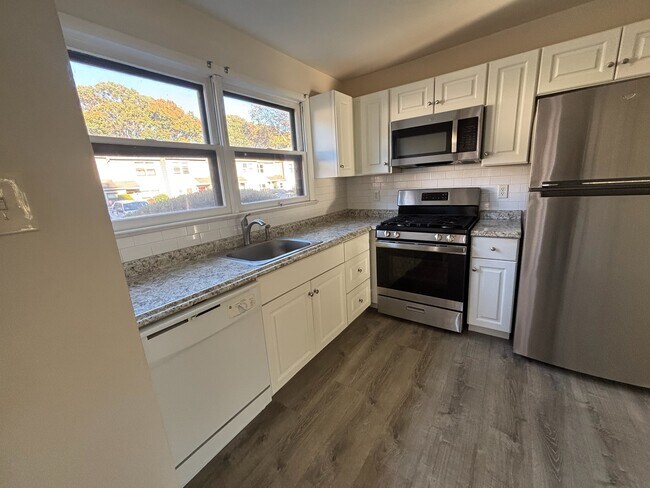 Kitchen - 79 Tavistock Dr