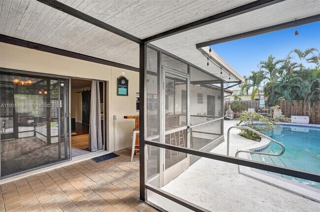 Building Photo - 2620 NE 19th St