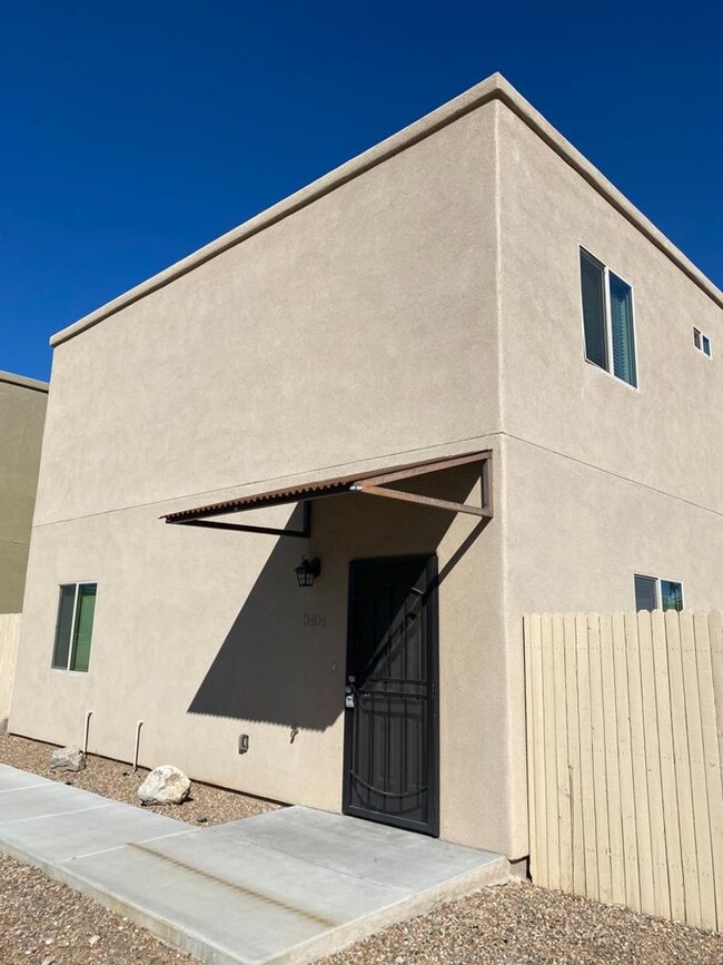 Primary Photo - Beautiful Single family home on Flower