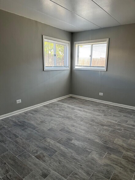 Building Photo - 1400 Carol St