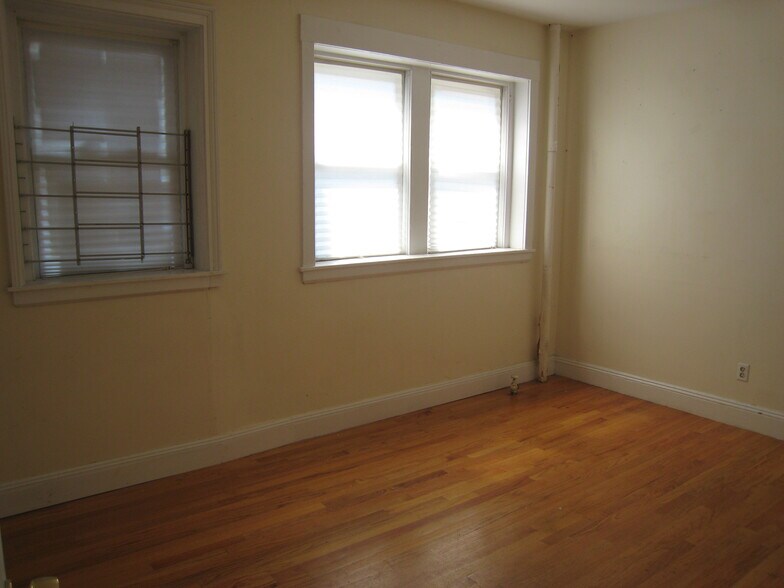 Building Photo - 54 Egmont St