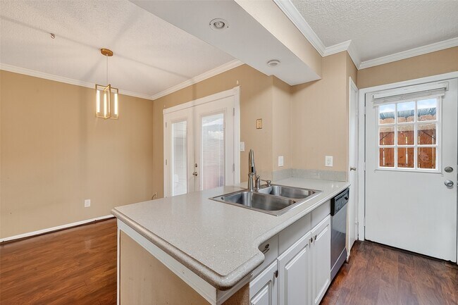 Building Photo - 10615 Briar Forest Dr