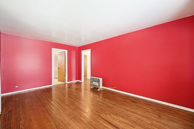 Building Photo - CHARMING DENVER HEIGHTS 3-BEDROOM